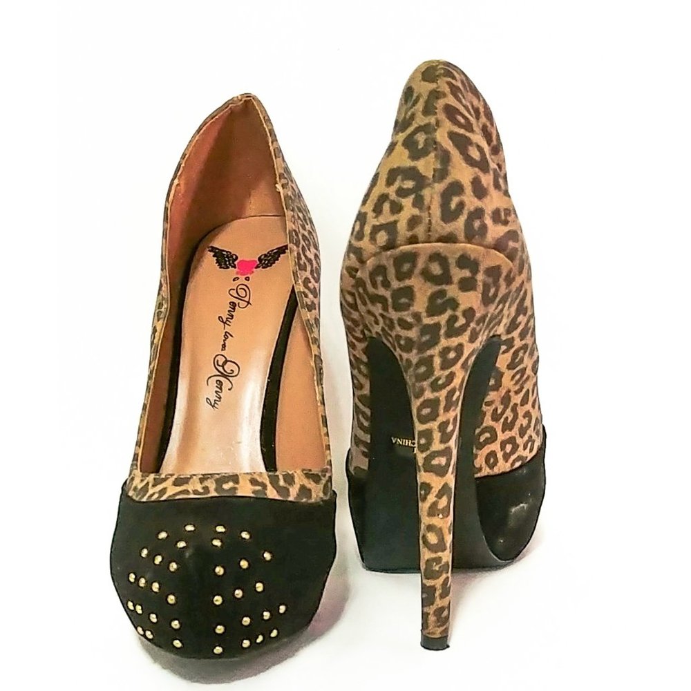 PENNY LOVES KENNY Leopard Pumps